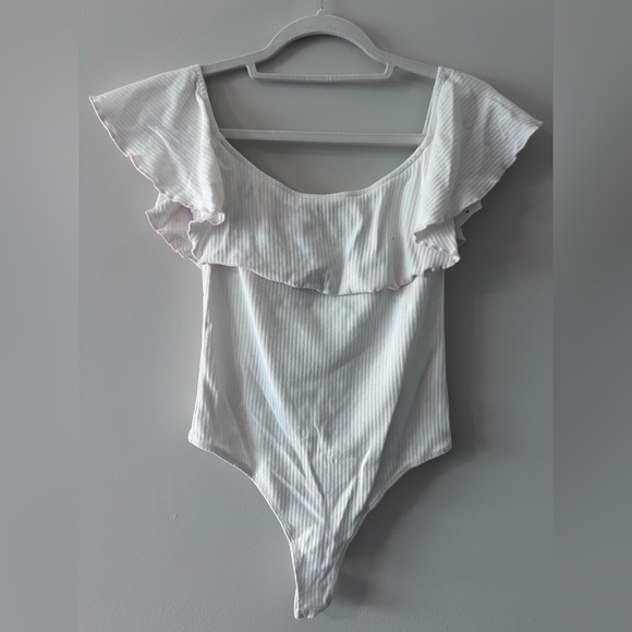 LOVERS + FRIENDS • WHITE RIBBED OFF SHOULDER RUFFLE PULL UP THONG
BODYSUIT- M • - Picture 3 of 7